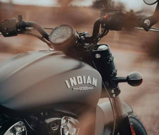 Permiso A1 en Terrassa. Conduce motos de hasta 125cc con formación flexible, segura y con profesionales con experiencia.